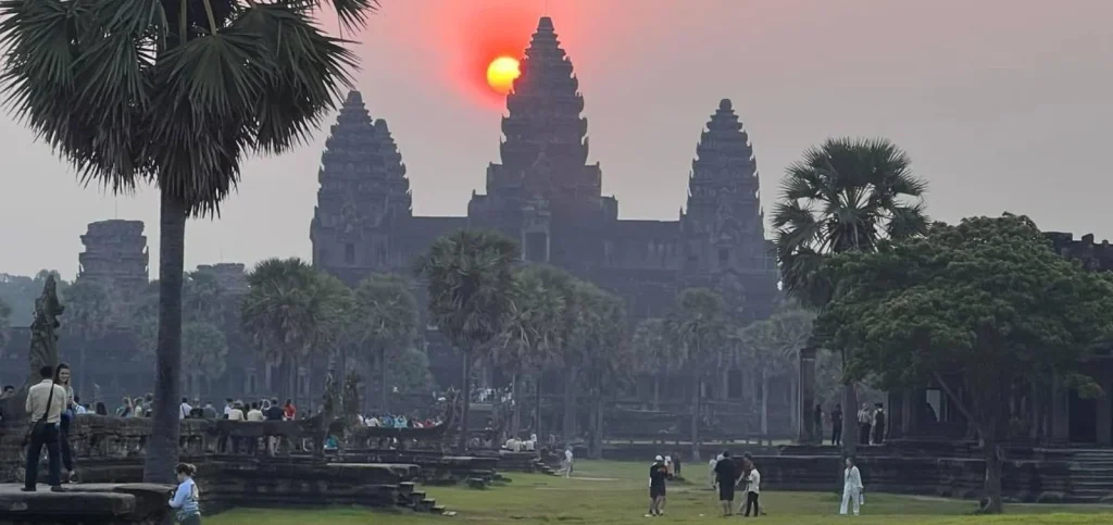 Tourists exploring Angkor Wat and Tonle Sap Lake on private 3-day tour