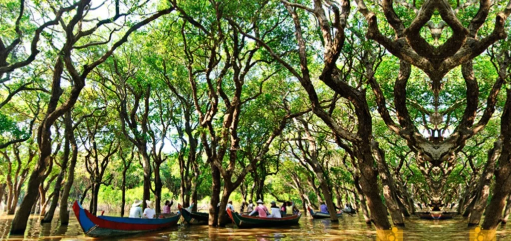 Tourists exploring Siem Reap’s cultural landmarks on a private 4-day tour.