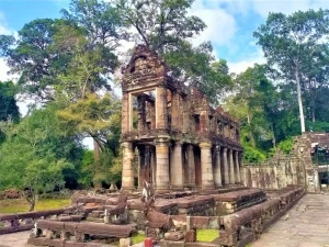 Private tour of Kbal Spean jungle trek, Banteay Srei temple, and the Cambodian Landmine Museum near Siem Reap