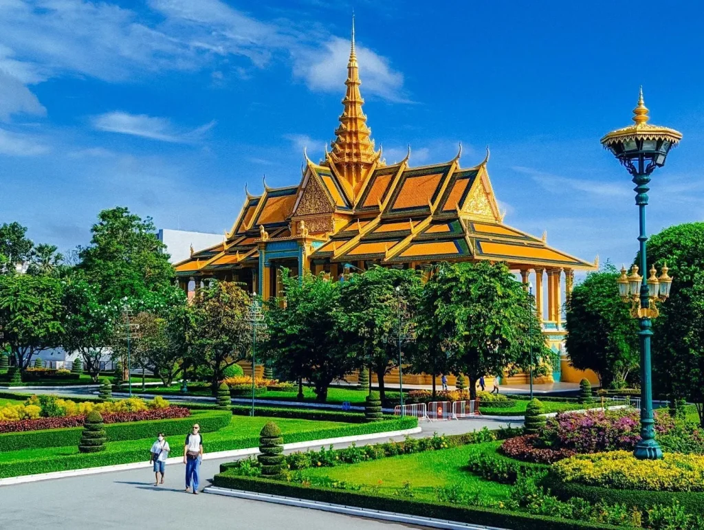 Phnom Penh private day tour to Koh Dach Silk Island, exploring traditional silk weaving, local villages, and city highlights by the Mekong River.