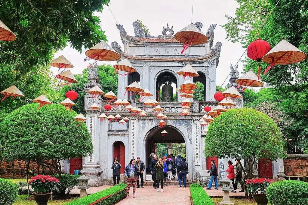 Discover North & Central of Vietnam
From Hanoi to Ha Long Bay and Hoi An 6 Days Tour